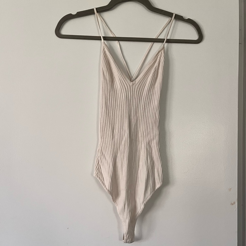 Abercrombie & Fitch Ribbed V-Neck Bodysuit in Light Cream
